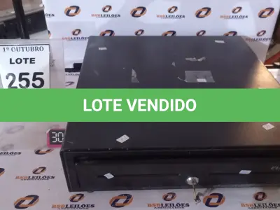 LOTE 255 - 01 GAVETA DE DINHEIRO. (NO ESTADO) ATENÇÃO! FAZER A VISITAÇÃO ANTES DE ARREMATAR, NÃO SABEMOS SE FUNCIONA, LEILÃO NÃO TEM GARANTIA E NEM DEVOLUÇÃO, SUJEITO A POSSÍVEIS AVARIAS VISÍVEIS/OCULTAS E/OU AUSÊNCIA DE COMPONENTES.