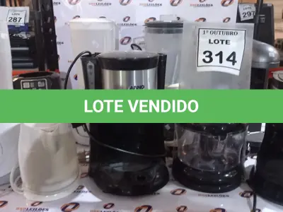 LOTE 314 - 03 CAFETEIRAS MARCAS E MODELOS DIVERSOS, 04 LIQUIDIFICADORES E 01 CHALEIRA ELÉTRICA. (NO ESTADO) ATENÇÃO! FAZER A VISITAÇÃO ANTES DE ARREMATAR, NÃO SABEMOS SE FUNCIONA, LEILÃO NÃO TEM GARANTIA E NEM DEVOLUÇÃO, SUJEITO A POSSÍVEIS AVARIAS VISÍVEIS/OCULTAS E/OU AUSÊNCIA DE COMPONENTES.