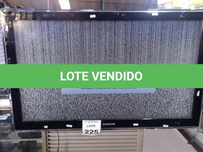 LOTE 225 - 01 TV LCD 40’’ MARCA SAMSUNG. (NO ESTADO) ATENÇÃO! FAZER A VISITAÇÃO ANTES DE ARREMATAR, NÃO SABEMOS SE FUNCIONA, LEILÃO NÃO TEM GARANTIA E NEM DEVOLUÇÃO, SUJEITO A POSSÍVEIS AVARIAS VISÍVEIS/OCULTAS E/OU AUSÊNCIA DE COMPONENTES.