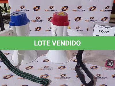 LOTE 223 - 02 MEGAFONES. (NO ESTADO) ATENÇÃO! FAZER A VISITAÇÃO ANTES DE ARREMATAR, NÃO SABEMOS SE FUNCIONA, LEILÃO NÃO TEM GARANTIA E NEM DEVOLUÇÃO, SUJEITO A POSSÍVEIS AVARIAS VISÍVEIS/OCULTAS E/OU AUSÊNCIA DE COMPONENTES.
