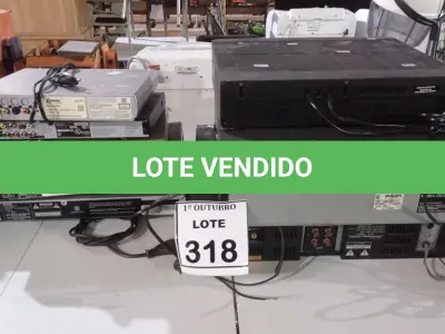 LOTE 318 - 05 APARELHOS DE DVD, 01 APARELHO DE VÍDEO CASSETE, 01 TOCA DISCO E 01 CD PLAYER. (NO ESTADO) ATENÇÃO! FAZER A VISITAÇÃO ANTES DE ARREMATAR, NÃO SABEMOS SE FUNCIONA, LEILÃO NÃO TEM GARANTIA E NEM DEVOLUÇÃO, SUJEITO A POSSÍVEIS AVARIAS VISÍVEIS/OCULTAS E/OU AUSÊNCIA DE COMPONENTES.