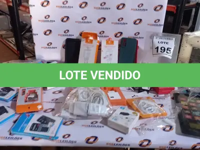 LOTE 195 - 01 LOTE COM VÁRIOS CARREGADORES DE CELULAR E CAPAS PARA CELULARES. (NO ESTADO) ATENÇÃO! FAZER A VISITAÇÃO ANTES DE ARREMATAR, NÃO SABEMOS SE FUNCIONA, LEILÃO NÃO TEM GARANTIA E NEM DEVOLUÇÃO, SUJEITO A POSSÍVEIS AVARIAS VISÍVEIS/OCULTAS E/OU AUSÊNCIA DE COMPONENTES.