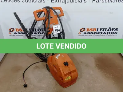 LOTE 394 - 01 LAVADORA DE ALTA PRESSÃO MARCA JACTOCLEAN. (NO ESTADO) ATENÇÃO! FAZER A VISITAÇÃO ANTES DE ARREMATAR, NÃO SABEMOS SE FUNCIONA, LEILÃO NÃO TEM GARANTIA E NEM DEVOLUÇÃO, SUJEITO A POSSÍVEIS AVARIAS VISÍVEIS/OCULTAS E/OU AUSÊNCIA DE COMPONENTES.