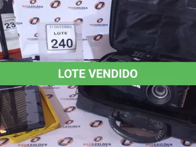 LOTE 240 - 01 PROJETOR MARCA BENQ, 01 MINI PC E 01 TABLET MARCA CCE. (NO ESTADO) ATENÇÃO! FAZER A VISITAÇÃO ANTES DE ARREMATAR, NÃO SABEMOS SE FUNCIONA, LEILÃO NÃO TEM GARANTIA E NEM DEVOLUÇÃO, SUJEITO A POSSÍVEIS AVARIAS VISÍVEIS/OCULTAS E/OU AUSÊNCIA DE COMPONENTES.