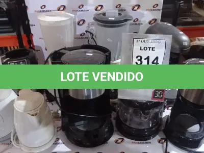 LOTE 314 - 03 CAFETEIRAS MARCAS E MODELOS DIVERSOS, 04 LIQUIDIFICADORES E 01 CHALEIRA ELÉTRICA. (NO ESTADO) ATENÇÃO! FAZER A VISITAÇÃO ANTES DE ARREMATAR, NÃO SABEMOS SE FUNCIONA, LEILÃO NÃO TEM GARANTIA E NEM DEVOLUÇÃO, SUJEITO A POSSÍVEIS AVARIAS VISÍVEIS/OCULTAS E/OU AUSÊNCIA DE COMPONENTES.