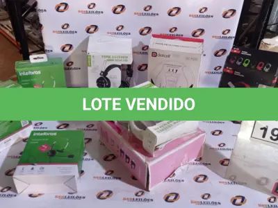 LOTE 196 - 08 HEADPHONES DE MARCAS E MODELOS DIVERSOS. (NO ESTADO) ATENÇÃO! FAZER A VISITAÇÃO ANTES DE ARREMATAR, NÃO SABEMOS SE FUNCIONA, LEILÃO NÃO TEM GARANTIA E NEM DEVOLUÇÃO, SUJEITO A POSSÍVEIS AVARIAS VISÍVEIS/OCULTAS E/OU AUSÊNCIA DE COMPONENTES.