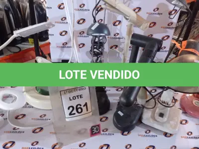 LOTE 261 - 01 LOTE COM VÁRIAS LUMINÁRIAS MARCAS E MODELOS DIVERSOS. (NO ESTADO) ATENÇÃO! FAZER A VISITAÇÃO ANTES DE ARREMATAR, NÃO SABEMOS SE FUNCIONA, LEILÃO NÃO TEM GARANTIA E NEM DEVOLUÇÃO, SUJEITO A POSSÍVEIS AVARIAS VISÍVEIS/OCULTAS E/OU AUSÊNCIA DE COMPONENTES.