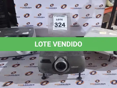 LOTE 324 - 03 PROJETORES DE MARCAS E MODELOS DIVERSOS. (NO ESTADO) ATENÇÃO! FAZER A VISITAÇÃO ANTES DE ARREMATAR, NÃO SABEMOS SE FUNCIONA, LEILÃO NÃO TEM GARANTIA E NEM DEVOLUÇÃO, SUJEITO A POSSÍVEIS AVARIAS VISÍVEIS/OCULTAS E/OU AUSÊNCIA DE COMPONENTES.