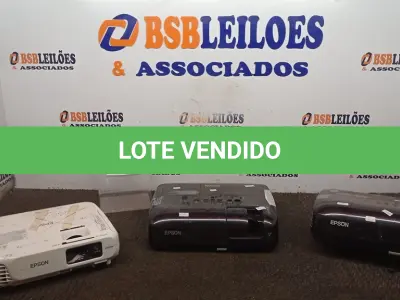 LOTE 399 - 03 PROJETORES MARCA EPSON. (NO ESTADO) ATENÇÃO! FAZER A VISITAÇÃO ANTES DE ARREMATAR, NÃO SABEMOS SE FUNCIONA, LEILÃO NÃO TEM GARANTIA E NEM DEVOLUÇÃO, SUJEITO A POSSÍVEIS AVARIAS VISÍVEIS/OCULTAS E/OU AUSÊNCIA DE COMPONENTES.