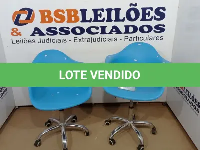 LOTE 353 - 02 CADEIRAS GIRATÓRIAS TIPO CONCHA. (NO ESTADO) ATENÇÃO! FAZER A VISITAÇÃO ANTES DE ARREMATAR, NÃO SABEMOS SE FUNCIONA, LEILÃO NÃO TEM GARANTIA E NEM DEVOLUÇÃO, SUJEITO A POSSÍVEIS AVARIAS VISÍVEIS/OCULTAS E/OU AUSÊNCIA DE COMPONENTES.
