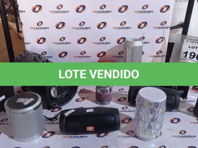 LOTE 190 - 01 LOTE COM VÁRIAS CAIXINHAS DE SOM MARCAS E MODELOS DIVERSOS. (NO ESTADO) ATENÇÃO! FAZER A VISITAÇÃO ANTES DE ARREMATAR, NÃO SABEMOS SE FUNCIONA, LEILÃO NÃO TEM GARANTIA E NEM DEVOLUÇÃO, SUJEITO A POSSÍVEIS AVARIAS VISÍVEIS/OCULTAS E/OU AUSÊNCIA DE COMPONENTES.