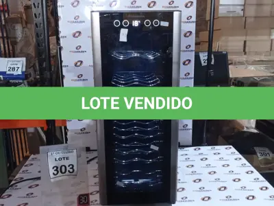 LOTE 303 - 01 ADEGA MARCA ELECTROLUX. (NO ESTADO) ATENÇÃO! FAZER A VISITAÇÃO ANTES DE ARREMATAR, NÃO SABEMOS SE FUNCIONA, LEILÃO NÃO TEM GARANTIA E NEM DEVOLUÇÃO, SUJEITO A POSSÍVEIS AVARIAS VISÍVEIS/OCULTAS E/OU AUSÊNCIA DE COMPONENTES.
