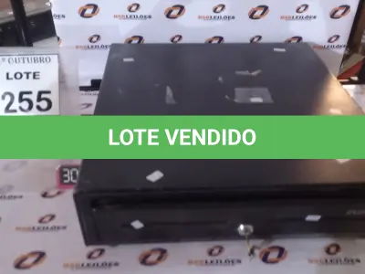 LOTE 255 - 01 GAVETA DE DINHEIRO. (NO ESTADO) ATENÇÃO! FAZER A VISITAÇÃO ANTES DE ARREMATAR, NÃO SABEMOS SE FUNCIONA, LEILÃO NÃO TEM GARANTIA E NEM DEVOLUÇÃO, SUJEITO A POSSÍVEIS AVARIAS VISÍVEIS/OCULTAS E/OU AUSÊNCIA DE COMPONENTES.