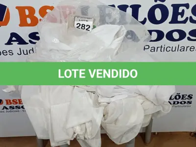 LOTE 282 - 01 SACO COM CORTINAS NA COR BRANCA. (NO ESTADO) ATENÇÃO! FAZER A VISITAÇÃO ANTES DE ARREMATAR, NÃO SABEMOS SE FUNCIONA, LEILÃO NÃO TEM GARANTIA E NEM DEVOLUÇÃO, SUJEITO A POSSÍVEIS AVARIAS VISÍVEIS/OCULTAS E/OU AUSÊNCIA DE COMPONENTES.