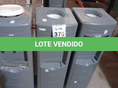 LOTE 370 - 03 BEBEDOUROS PARA GARRAFÃO. (NO ESTADO) ATENÇÃO! FAZER A VISITAÇÃO ANTES DE ARREMATAR, NÃO SABEMOS SE FUNCIONA, LEILÃO NÃO TEM GARANTIA E NEM DEVOLUÇÃO, SUJEITO A POSSÍVEIS AVARIAS VISÍVEIS/OCULTAS E/OU AUSÊNCIA DE COMPONENTES.