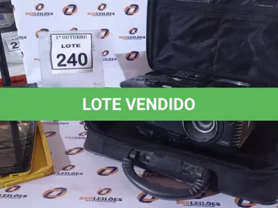 LOTE 240 - 01 PROJETOR MARCA BENQ, 01 MINI PC E 01 TABLET MARCA CCE. (NO ESTADO) ATENÇÃO! FAZER A VISITAÇÃO ANTES DE ARREMATAR, NÃO SABEMOS SE FUNCIONA, LEILÃO NÃO TEM GARANTIA E NEM DEVOLUÇÃO, SUJEITO A POSSÍVEIS AVARIAS VISÍVEIS/OCULTAS E/OU AUSÊNCIA DE COMPONENTES.