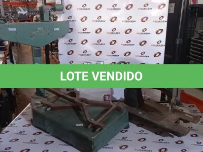 LOTE 154 - 01 BALANÇA FILIZOLA MODEL ANTIGA E 01 MÁQUINA DE COSTURA MARCA SINGER. (NO ESTADO) ATENÇÃO! FAZER A VISITAÇÃO ANTES DE ARREMATAR, NÃO SABEMOS SE FUNCIONA, LEILÃO NÃO TEM GARANTIA E NEM DEVOLUÇÃO, SUJEITO A POSSÍVEIS AVARIAS VISÍVEIS/OCULTAS E/OU AUSÊNCIA DE COMPONENTES.