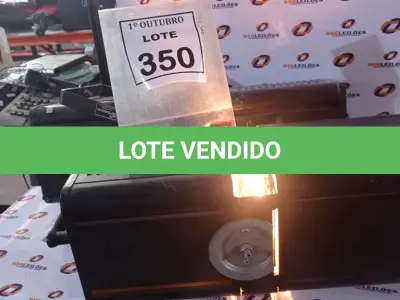 LOTE 350 - 02 REFLETORES PARA PALCO. (NO ESTADO) ATENÇÃO! FAZER A VISITAÇÃO ANTES DE ARREMATAR, NÃO SABEMOS SE FUNCIONA, LEILÃO NÃO TEM GARANTIA E NEM DEVOLUÇÃO, SUJEITO A POSSÍVEIS AVARIAS VISÍVEIS/OCULTAS E/OU AUSÊNCIA DE COMPONENTES.