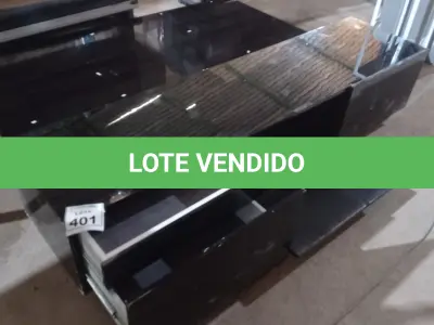 LOTE 401 - 01 MESA DE CENTRO EM MADEIRA DE 1,79X0,79 E UM RACK DE MADEIRA COM 02 GAVETAS E 01 PORTA 1,93X0,49. (NO ESTADO) ATENÇÃO! FAZER A VISITAÇÃO ANTES DE ARREMATAR, NÃO SABEMOS SE FUNCIONA, LEILÃO NÃO TEM GARANTIA E NEM DEVOLUÇÃO, SUJEITO A POSSÍVEIS AVARIAS VISÍVEIS/OCULTAS E/OU AUSÊNCIA DE COMPONENTES.