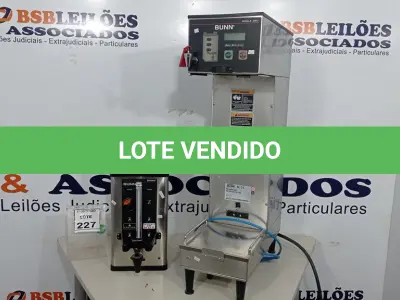 LOTE 227 - 01 MÁQUINA DE CAFÉ INDUSTRIAL MODELO SAFETY FRESH MARCA BUNN. (NO ESTADO) ATENÇÃO! FAZER A VISITAÇÃO ANTES DE ARREMATAR, NÃO SABEMOS SE FUNCIONA, LEILÃO NÃO TEM GARANTIA E NEM DEVOLUÇÃO, SUJEITO A POSSÍVEIS AVARIAS VISÍVEIS/OCULTAS E/OU AUSÊNCIA DE COMPONENTES.