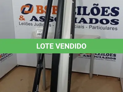 LOTE 085 - 02 TELAS DE PROJEÇÃO RETRÁTIL. (NO ESTADO) ATENÇÃO! FAZER A VISITAÇÃO ANTES DE ARREMATAR, NÃO SABEMOS SE FUNCIONA, LEILÃO NÃO TEM GARANTIA E NEM DEVOLUÇÃO, SUJEITO A POSSÍVEIS AVARIAS VISÍVEIS/OCULTAS E/OU AUSÊNCIA DE COMPONENTES.