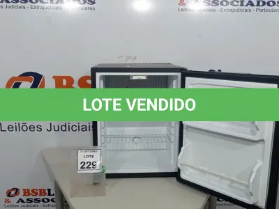 LOTE 229 - 01 FRIGOBAR. (NO ESTADO) ATENÇÃO! FAZER A VISITAÇÃO ANTES DE ARREMATAR, NÃO SABEMOS SE FUNCIONA, LEILÃO NÃO TEM GARANTIA E NEM DEVOLUÇÃO, SUJEITO A POSSÍVEIS AVARIAS VISÍVEIS/OCULTAS E/OU AUSÊNCIA DE COMPONENTES.