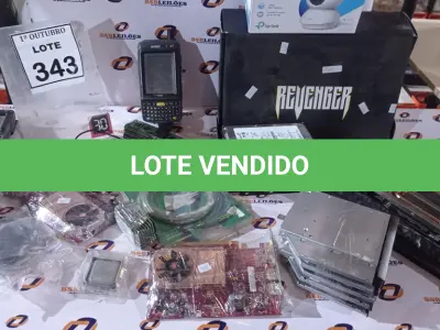 LOTE 343 - 02 TRANCAS PARA NOTEBOOK, 03 PLACAS DE VÍDEO, 05 GRAVADORAS NOTEBOOKS, 01 PROCESSADOR, 10 MEMÓRIAS PARA PC, 09 MEMÓRIAS PARA NOTEBOOK, 03 HDS, 01 MOUSE, 01 SCANNER, 03 COLETORES DE DADO, 01 CÂMERA WIFI TPLINK. (NO ESTADO) ATENÇÃO! FAZER A VISITAÇÃO ANTES DE ARREMATAR, NÃO SABEMOS SE FUNCIONA, LEILÃO NÃO TEM GARANTIA E NEM DEVOLUÇÃO, SUJEITO A POSSÍVEIS AVARIAS VISÍVEIS/OCULTAS E/OU AUSÊNCIA DE COMPONENTES.