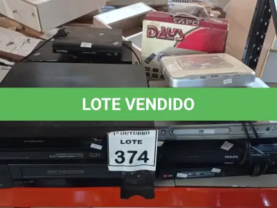 LOTE 374 - 09 APARELHOS DE DVD E 02 APARELHOS DE VÍDEO CASSETE MARCAS E MODELOS DIVERSOS. (NO ESTADO) ATENÇÃO! FAZER A VISITAÇÃO ANTES DE ARREMATAR, NÃO SABEMOS SE FUNCIONA, LEILÃO NÃO TEM GARANTIA E NEM DEVOLUÇÃO, SUJEITO A POSSÍVEIS AVARIAS VISÍVEIS/OCULTAS E/OU AUSÊNCIA DE COMPONENTES.