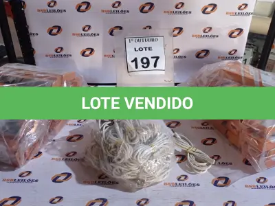 LOTE 197 - 01 LOTE COM GRANDE QUANTIDADE DE FONES DE OUVIDO E CABOS DE CARREGADOR. (NO ESTADO) ATENÇÃO! FAZER A VISITAÇÃO ANTES DE ARREMATAR, NÃO SABEMOS SE FUNCIONA, LEILÃO NÃO TEM GARANTIA E NEM DEVOLUÇÃO, SUJEITO A POSSÍVEIS AVARIAS VISÍVEIS/OCULTAS E/OU AUSÊNCIA DE COMPONENTES.