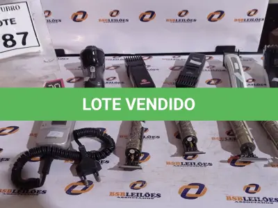 LOTE 187 - 01 LOTE COM VÁRIAS BARBEADORES E MÁQUINAS DE CORTAR CABELO. (NO ESTADO) ATENÇÃO! FAZER A VISITAÇÃO ANTES DE ARREMATAR, NÃO SABEMOS SE FUNCIONA, LEILÃO NÃO TEM GARANTIA E NEM DEVOLUÇÃO, SUJEITO A POSSÍVEIS AVARIAS VISÍVEIS/OCULTAS E/OU AUSÊNCIA DE COMPONENTES.