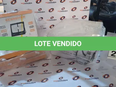 LOTE 286 - 01 LOTE COM VÁRIAS LUMINÁRIAS LED. (NO ESTADO) ATENÇÃO! FAZER A VISITAÇÃO ANTES DE ARREMATAR, NÃO SABEMOS SE FUNCIONA, LEILÃO NÃO TEM GARANTIA E NEM DEVOLUÇÃO, SUJEITO A POSSÍVEIS AVARIAS VISÍVEIS/OCULTAS E/OU AUSÊNCIA DE COMPONENTES.