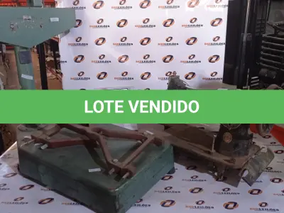 LOTE 154 - 01 BALANÇA FILIZOLA MODEL ANTIGA E 01 MÁQUINA DE COSTURA MARCA SINGER. (NO ESTADO) ATENÇÃO! FAZER A VISITAÇÃO ANTES DE ARREMATAR, NÃO SABEMOS SE FUNCIONA, LEILÃO NÃO TEM GARANTIA E NEM DEVOLUÇÃO, SUJEITO A POSSÍVEIS AVARIAS VISÍVEIS/OCULTAS E/OU AUSÊNCIA DE COMPONENTES.
