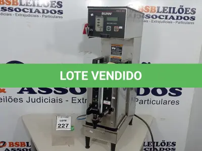 LOTE 227 - 01 MÁQUINA DE CAFÉ INDUSTRIAL MODELO SAFETY FRESH MARCA BUNN. (NO ESTADO) ATENÇÃO! FAZER A VISITAÇÃO ANTES DE ARREMATAR, NÃO SABEMOS SE FUNCIONA, LEILÃO NÃO TEM GARANTIA E NEM DEVOLUÇÃO, SUJEITO A POSSÍVEIS AVARIAS VISÍVEIS/OCULTAS E/OU AUSÊNCIA DE COMPONENTES.