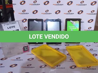 LOTE 157 - 03 TABLETS MARCA CCE. (NO ESTADO) ATENÇÃO! FAZER A VISITAÇÃO ANTES DE ARREMATAR, NÃO SABEMOS SE FUNCIONA, LEILÃO NÃO TEM GARANTIA E NEM DEVOLUÇÃO, SUJEITO A POSSÍVEIS AVARIAS VISÍVEIS/OCULTAS E/OU AUSÊNCIA DE COMPONENTES.