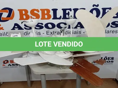 LOTE 095 - 06 VENTILADORES DE TETO. (NO ESTADO) ATENÇÃO! FAZER A VISITAÇÃO ANTES DE ARREMATAR, NÃO SABEMOS SE FUNCIONA, LEILÃO NÃO TEM GARANTIA E NEM DEVOLUÇÃO, SUJEITO A POSSÍVEIS AVARIAS VISÍVEIS/OCULTAS E/OU AUSÊNCIA DE COMPONENTES.
