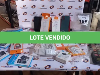 LOTE 195 - 01 LOTE COM VÁRIOS CARREGADORES DE CELULAR E CAPAS PARA CELULARES. (NO ESTADO) ATENÇÃO! FAZER A VISITAÇÃO ANTES DE ARREMATAR, NÃO SABEMOS SE FUNCIONA, LEILÃO NÃO TEM GARANTIA E NEM DEVOLUÇÃO, SUJEITO A POSSÍVEIS AVARIAS VISÍVEIS/OCULTAS E/OU AUSÊNCIA DE COMPONENTES.