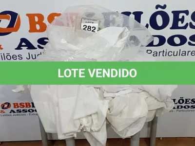 LOTE 282 - 01 SACO COM CORTINAS NA COR BRANCA. (NO ESTADO) ATENÇÃO! FAZER A VISITAÇÃO ANTES DE ARREMATAR, NÃO SABEMOS SE FUNCIONA, LEILÃO NÃO TEM GARANTIA E NEM DEVOLUÇÃO, SUJEITO A POSSÍVEIS AVARIAS VISÍVEIS/OCULTAS E/OU AUSÊNCIA DE COMPONENTES.