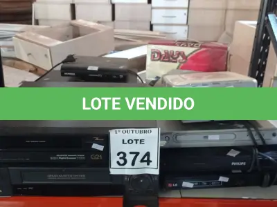 LOTE 374 - 09 APARELHOS DE DVD E 02 APARELHOS DE VÍDEO CASSETE MARCAS E MODELOS DIVERSOS. (NO ESTADO) ATENÇÃO! FAZER A VISITAÇÃO ANTES DE ARREMATAR, NÃO SABEMOS SE FUNCIONA, LEILÃO NÃO TEM GARANTIA E NEM DEVOLUÇÃO, SUJEITO A POSSÍVEIS AVARIAS VISÍVEIS/OCULTAS E/OU AUSÊNCIA DE COMPONENTES.