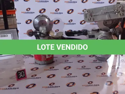 LOTE 253 - 02 MÁQUINAS DE CORTAR TECIDO. (NO ESTADO) ATENÇÃO! FAZER A VISITAÇÃO ANTES DE ARREMATAR, NÃO SABEMOS SE FUNCIONA, LEILÃO NÃO TEM GARANTIA E NEM DEVOLUÇÃO, SUJEITO A POSSÍVEIS AVARIAS VISÍVEIS/OCULTAS E/OU AUSÊNCIA DE COMPONENTES.