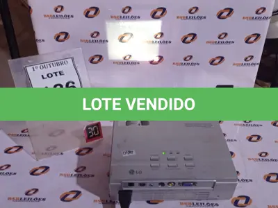 LOTE 186 - 01 PROJETOR MARCA LG. (NO ESTADO) ATENÇÃO! FAZER A VISITAÇÃO ANTES DE ARREMATAR, NÃO SABEMOS SE FUNCIONA, LEILÃO NÃO TEM GARANTIA E NEM DEVOLUÇÃO, SUJEITO A POSSÍVEIS AVARIAS VISÍVEIS/OCULTAS E/OU AUSÊNCIA DE COMPONENTES