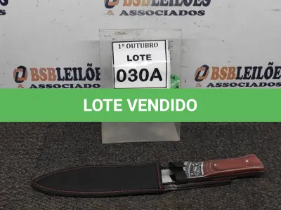 LOTE 030 - 01 FACA IMPORTADA AÇO INOXIDÁVEL CABO EM MADEIRA COM DETALHE DE ESCORPIÃO NA GUARDA FULL TANG BAINHA DE NYLON TAMANHO TOTAL 32CM PESO 390G JÁ AFIADA. (NO ESTADO) ATENÇÃO! FAZER A VISITAÇÃO ANTES DE ARREMATAR, NÃO SABEMOS SE FUNCIONA, LEILÃO NÃO TEM GARANTIA E NEM DEVOLUÇÃO, SUJEITO A POSSÍVEIS AVARIAS VISÍVEIS/OCULTAS E/OU AUSÊNCIA DE COMPONENTES.