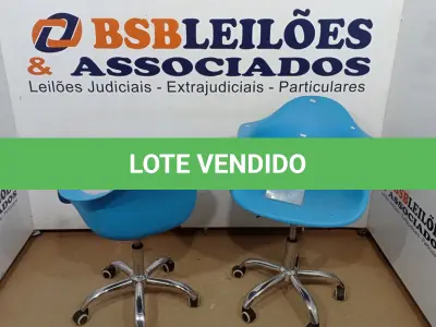 LOTE 353 - 02 CADEIRAS GIRATÓRIAS TIPO CONCHA. (NO ESTADO) ATENÇÃO! FAZER A VISITAÇÃO ANTES DE ARREMATAR, NÃO SABEMOS SE FUNCIONA, LEILÃO NÃO TEM GARANTIA E NEM DEVOLUÇÃO, SUJEITO A POSSÍVEIS AVARIAS VISÍVEIS/OCULTAS E/OU AUSÊNCIA DE COMPONENTES.