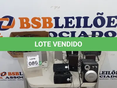 LOTE 086 - 01 LOTE COM VÁRIAS CAIXAS DE SOM, LEITORAS DE CÓDIGO DE BARRAS, 01 COOLER DE NOTEBOOK E 01 EXAUSTOR DE BANCADA. (NO ESTADO) ATENÇÃO! FAZER A VISITAÇÃO ANTES DE ARREMATAR, NÃO SABEMOS SE FUNCIONA, LEILÃO NÃO TEM GARANTIA E NEM DEVOLUÇÃO, SUJEITO A POSSÍVEIS AVARIAS VISÍVEIS/OCULTAS E/OU AUSÊNCIA DE COMPONENTES.