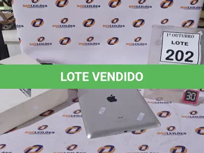 LOTE 202 - 01 IPAD. (NO ESTADO) ATENÇÃO! FAZER A VISITAÇÃO ANTES DE ARREMATAR, NÃO SABEMOS SE FUNCIONA, LEILÃO NÃO TEM GARANTIA E NEM DEVOLUÇÃO, SUJEITO A POSSÍVEIS AVARIAS VISÍVEIS/OCULTAS E/OU AUSÊNCIA DE COMPONENTES.
