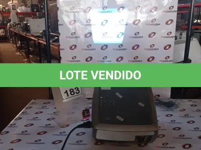 LOTE 183 - 01 PROJETOR MARCA INFOCUS COM CABOS. (NO ESTADO) ATENÇÃO! FAZER A VISITAÇÃO ANTES DE ARREMATAR, NÃO SABEMOS SE FUNCIONA, LEILÃO NÃO TEM GARANTIA E NEM DEVOLUÇÃO, SUJEITO A POSSÍVEIS AVARIAS VISÍVEIS/OCULTAS E/OU AUSÊNCIA DE COMPONENTES