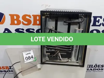 LOTE 084 - 01 FRIGOBAR. (NO ESTADO) ATENÇÃO! FAZER A VISITAÇÃO ANTES DE ARREMATAR, NÃO SABEMOS SE FUNCIONA, LEILÃO NÃO TEM GARANTIA E NEM DEVOLUÇÃO, SUJEITO A POSSÍVEIS AVARIAS VISÍVEIS/OCULTAS E/OU AUSÊNCIA DE COMPONENTES.