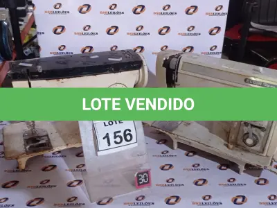LOTE 156 - 02 MAQUINAS DE COSTURA. (NO ESTADO) ATENÇÃO! FAZER A VISITAÇÃO ANTES DE ARREMATAR, NÃO SABEMOS SE FUNCIONA, LEILÃO NÃO TEM GARANTIA E NEM DEVOLUÇÃO, SUJEITO A POSSÍVEIS AVARIAS VISÍVEIS/OCULTAS E/OU AUSÊNCIA DE COMPONENTES.