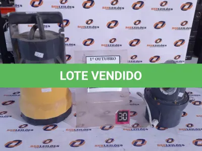LOTE 328 - 01 AQUECEDOR DE HIDROMASSAGEM E 01 BOMBA SUBMERSÍVEL. (NO ESTADO) ATENÇÃO! FAZER A VISITAÇÃO ANTES DE ARREMATAR, NÃO SABEMOS SE FUNCIONA, LEILÃO NÃO TEM GARANTIA E NEM DEVOLUÇÃO, SUJEITO A POSSÍVEIS AVARIAS VISÍVEIS/OCULTAS E/OU AUSÊNCIA DE COMPONENTES.