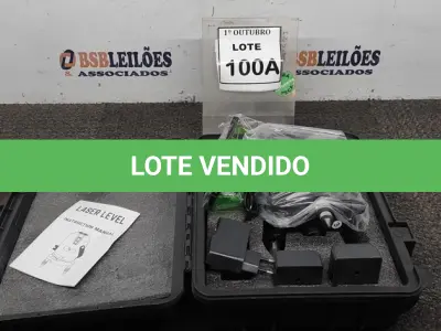 LOTE 100 - 01 NÍVEL A LASER COM 2 BATERIAS MALETA ÓCULOS DE PROTEÇÃO. (NO ESTADO) ATENÇÃO! FAZER A VISITAÇÃO ANTES DE ARREMATAR, NÃO SABEMOS SE FUNCIONA, LEILÃO NÃO TEM GARANTIA E NEM DEVOLUÇÃO, SUJEITO A POSSÍVEIS AVARIAS VISÍVEIS/OCULTAS E/OU AUSÊNCIA DE COMPONENTES.