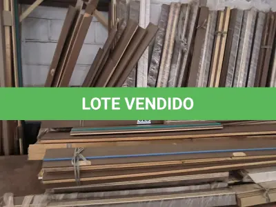 LOTE 023 - 01 LOTE COM PORTAIS EM MADEIRA E ALISARES EM MADEIRA. (NO ESTADO) ATENÇÃO! FAZER A VISITAÇÃO ANTES DE ARREMATAR, NÃO SABEMOS SE FUNCIONA, LEILÃO NÃO TEM GARANTIA E NEM DEVOLUÇÃO, SUJEITO A POSSÍVEIS AVARIAS VISÍVEIS/OCULTAS E/OU AUSÊNCIA DE COMPONENTES.